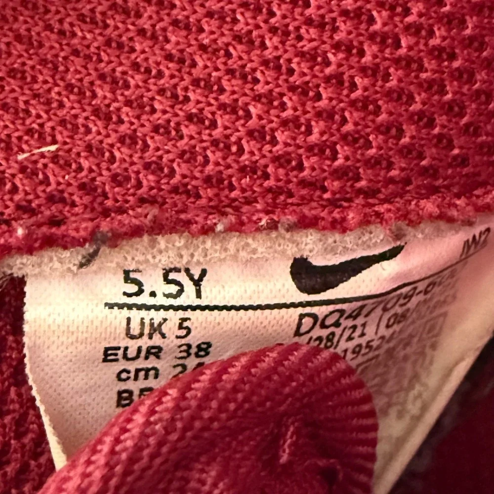 Nike Air Force 1 Low GS Christmas Sneakers Youth 5.5Y Team Red Gold DQ4709-600